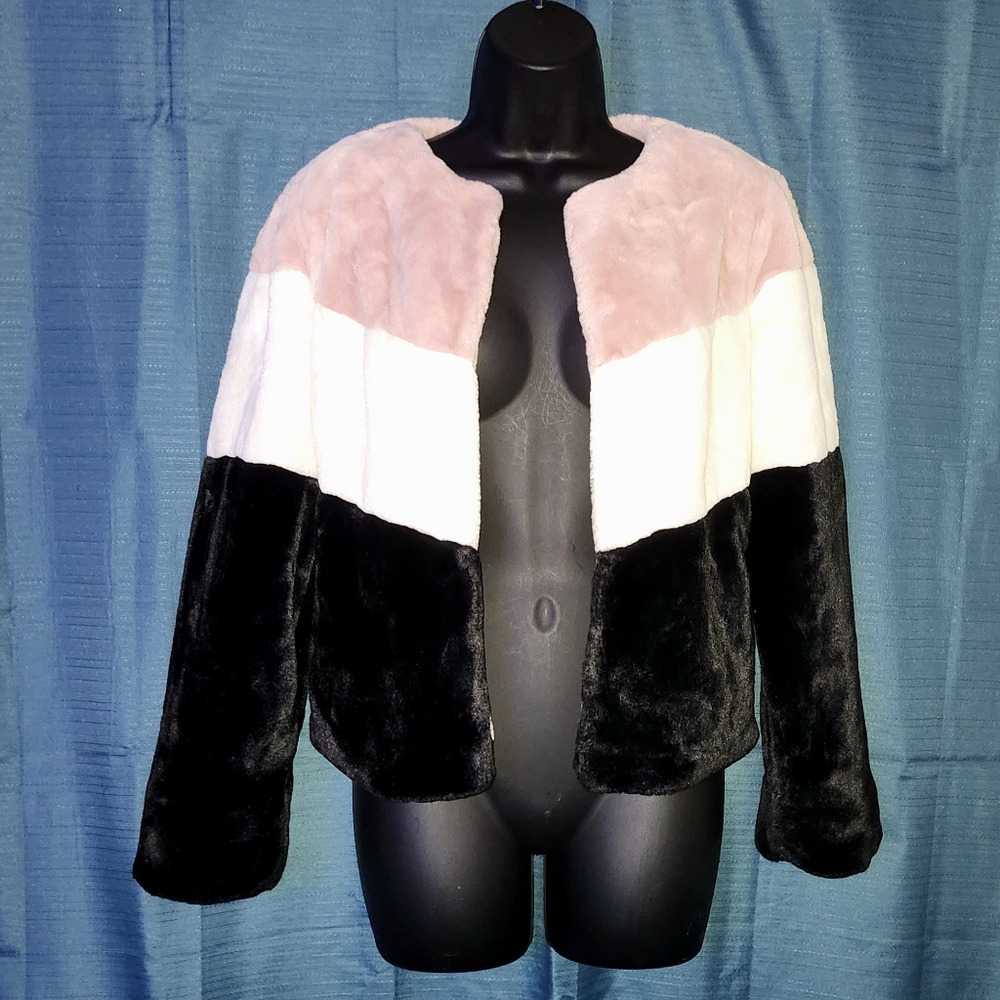 Serena Williams Pink Fur Jacket - Picture 2 of 5